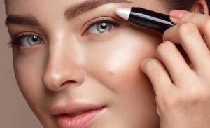 Read more about the article Choosing The Perfect Lip Shade For You